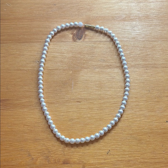 Elegant Pearl Necklace - Picture 1 of 1